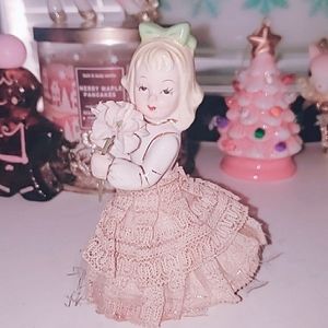 Vintage Girl Figurine 🌸